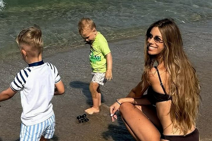 Οικογενειακές στιγμές στην Ελλάδα για τη σύζυγο του Ντραγκόβσκι