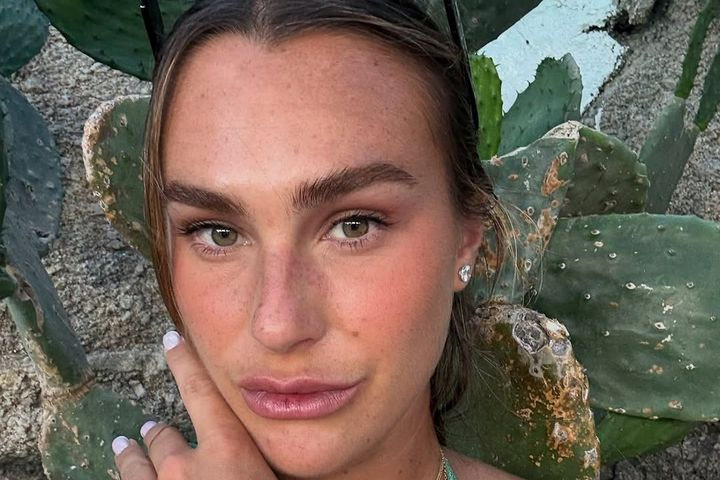 Η Σαμπαλένκα βρίσκει ξανά καταφύγιο στη Μύκονο