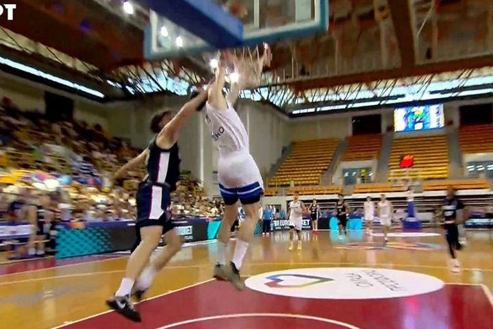 Σκληρό αντιαθλητικό φάουλ του Μαϊστόροβιτς στον Αβδάλα
