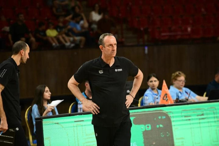 Κρις Χουγκάζ: “Στόχος είναι να στελεχωθεί η ανδρική ομάδα του Πανιωνίου και όχι απλά να αγωνιζόμαστε σε τελικούς στις μικρότερες ηλικιακά κατηγορίες”