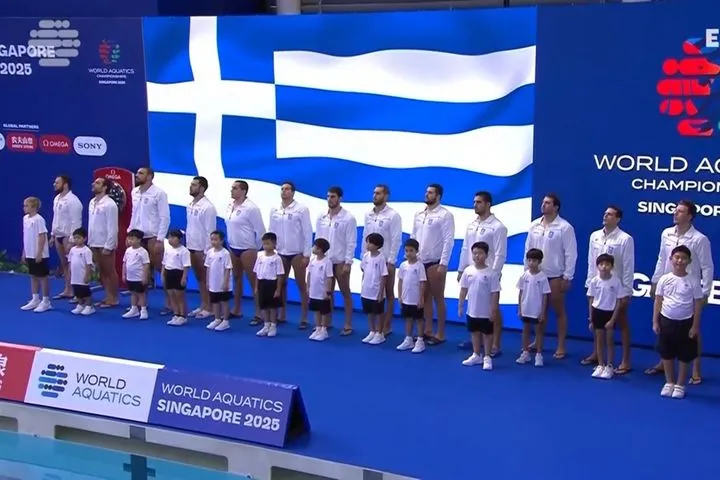 Η ανάκρουση του Εθνικού ύμνου πριν από τον αγώνα με τη Σερβία για την τρίτη θέση στο Παγκόσμιο Υγρού Στίβου