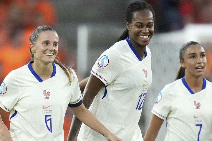 Women’s Euro 2025: Η ατσάλινη Γαλλία υπέταξε την αξιόμαχη Ολλανδία και έκανε το τρία στα τρία, σάρωσε την Ουαλία και πέρασε στους 8 η Αγγλία