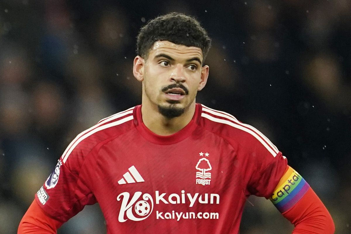 Ο Μόργκαν Γκιμπς-Γουάιτ με τη φανέλα της Νότιγχαμ