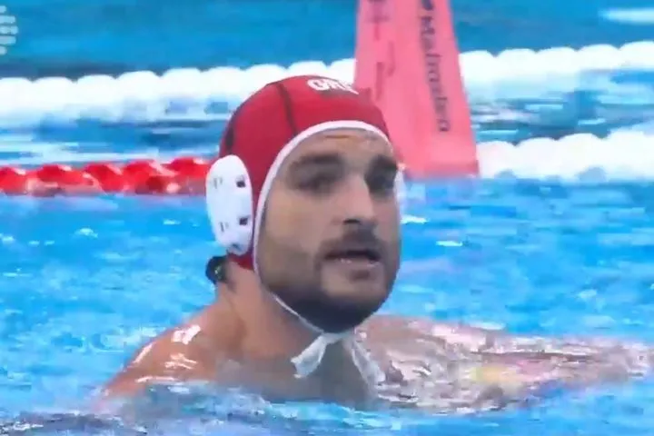 Κατέβασε ρολά ο Τζωρτζάτος, εξαιρετικές επεμβάσεις στη β’ περίοδο του μικρού τελικού του Παγκοσμίου Υγρού Στίβου