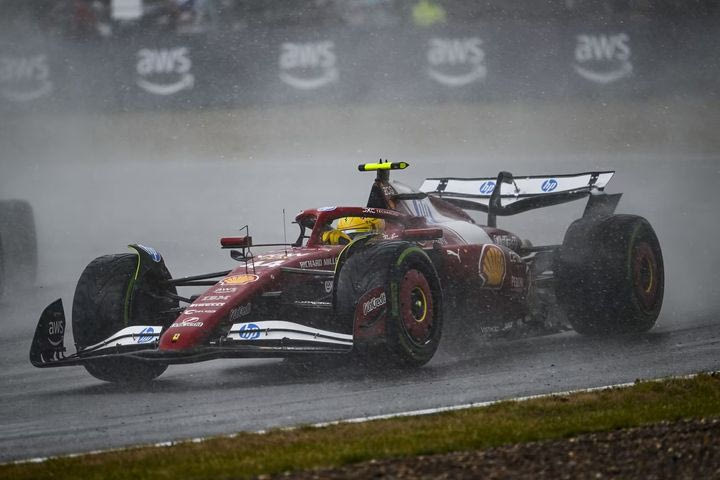 Χάμιλτον: Η Ferrari “είναι το δυσκολότερο αυτοκίνητο που έχω οδηγήσει στη βροχή”