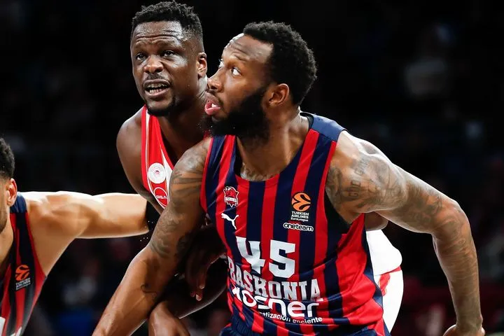 Ολυμπιακός: Βασική επιλογή του Μπαρτζώκα ο Χολ, προχωρημένες διαπραγματεύσεις με την Μπασκόνια