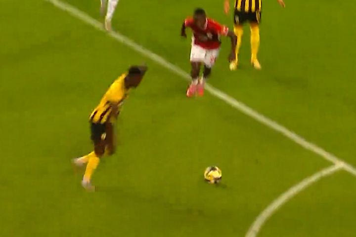 Νέα βολίδα του Κοϊτά από το ύψος της περιοχής, έδιωξε ξανά ο Ελιάσι στο 40ο λεπτό