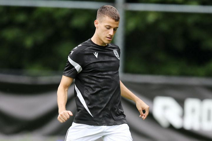 Κωνσταντέλιας: Η Στουτγκάρδη μετά το “ναυάγιο” μαζί του προχωρά για τον Γκλουχ