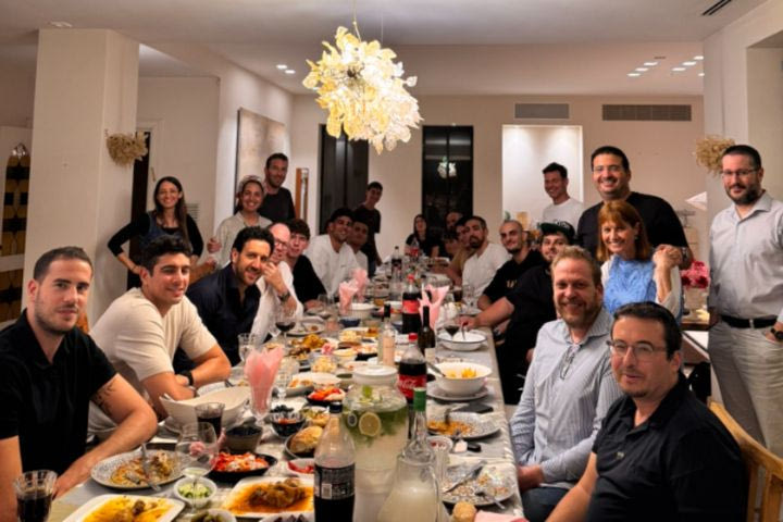 Ο ιδιοκτήτης της Χάποελ παραχώρησε δείπνο στον Μίτσιτς και σε μέλη της ομάδας