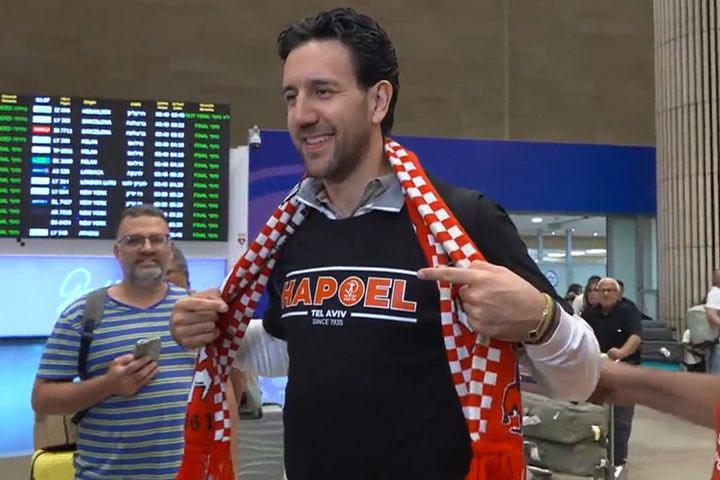 Ο Μίτσιτς έφτασε στο Τελ Αβίβ και φόρεσε τα χρώματα της Χάποελ: “Έχουμε την ευκαιρία να χτίσουμε δυναστεία”