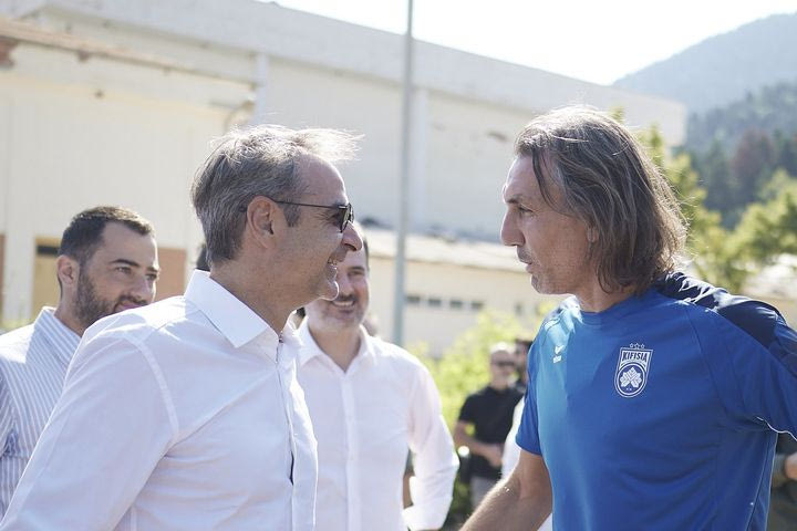 Κηφισιά: Συνάντηση Μητσοτάκη με την αποστολή της ομάδας