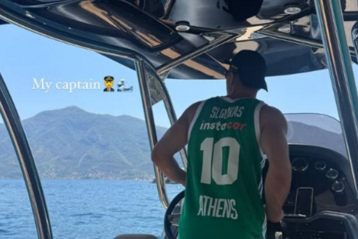 Ο Νεμάνια Νέντοβιτς κάνει τον…καπετάνιο με τη φανέλα του Κώστα Σλούκα από τον Παναθηναϊκό