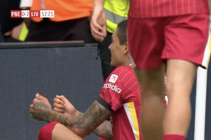 Λίβερπουλ: Ο Ντάργουιν Νούνιες έκανε τους πανηγυρισμούς του Ντιόγκο Ζότα μετά το γκολ του κόντρα στην Πρέστον