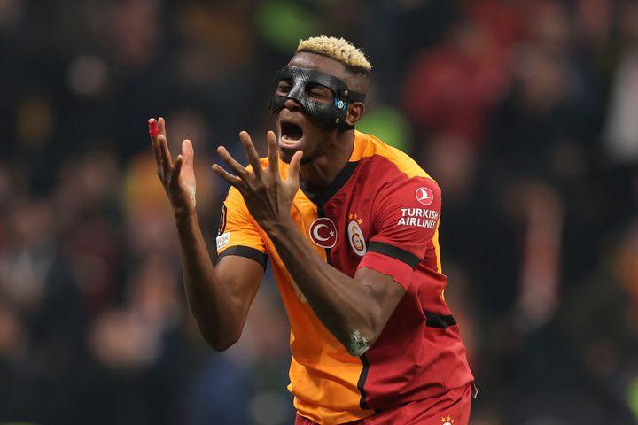 Γαλατασαράι: Ο Όσιμεν μπαίνει στο χειρουργείο – Ο Νιγηριανός επιθετικός έσπασε το χέρι του στο παιχνίδι με την Λίβερπουλ