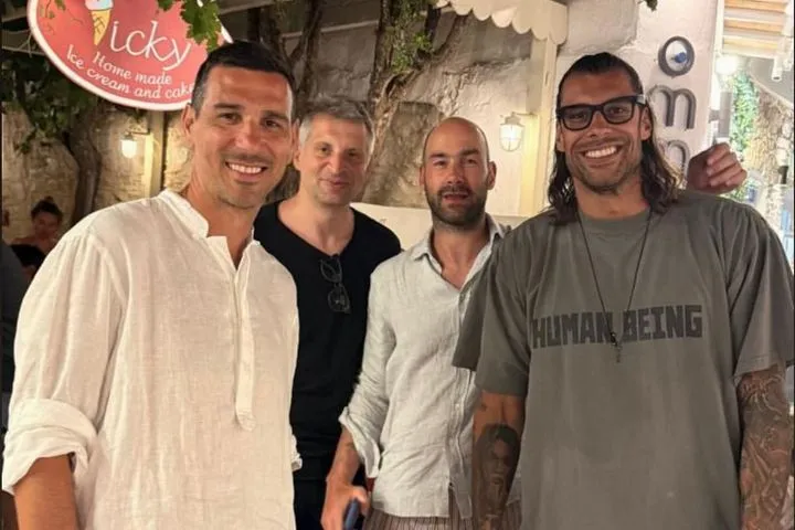 Συνάντηση κορυφής στην Αντίπαρο για Σπανούλη, Παπαλουκά, Πρίντεζη και Ζήση