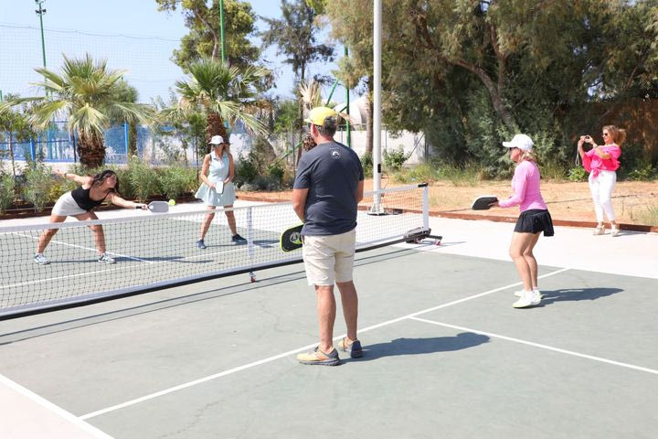 Τι είναι το pickleball, το άθλημα των διάσημων που ήρθε και στην Ελλάδα