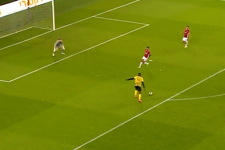 Τρομερή ενέργεια του Μαρίν με τον Πιερό να στέλνει τη μπάλα στο δοκάρι