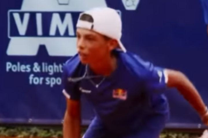 Wimbledon U14: Σπουδαία ανατροπή και 2/2 για τον Ραφαήλ Παγώνη