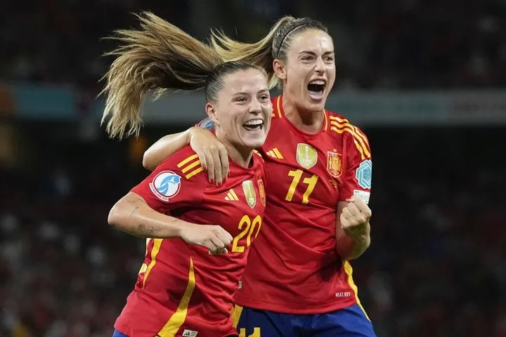 Ισπανία – Ελβετία 2-0: Η Ρόχα καθάρισε σε πέντε λεπτά και προκρίθηκε στα ημιτελικά του Women’s Euro 2025