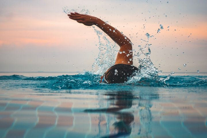 Γιατί δεν αντέχεις να κολυμπήσεις 1km; Δες τι σου λείπει