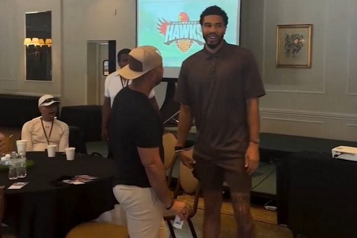 NBA: Ο Τέιτουμ χαμογελαστός χωρίς προστατευτική μπότα, σε λιγότερο από τρεις μήνες μετά από τη ρήξη αχιλλείου