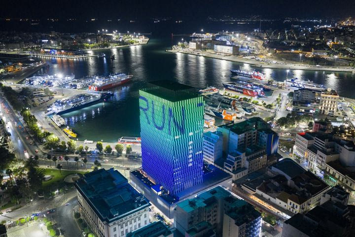 Piraeus Tower Run to the Top: O αγώνας 500 σκαλοπατιών στον Πύργο του Πειραιά που ανέβασε την αδρεναλίνη στα ύψη