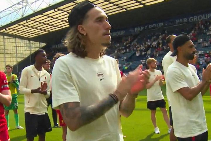 Αθάνατος Ζότα: Οι φίλοι της Λίβερπουλ τραγούδησαν για εκείνον μετά το φιλικό με την Πρέστον και οι παίκτες τούς χειροκρότησαν