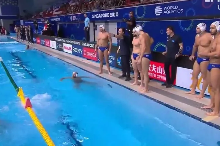 Ελλάδα – Σερβία, Παγκόσμιο Πρωτάθλημα πόλο: Σπουδαία κίνηση του Βλάχου, πήρε τάιμ άουτ για να βάλει τον Ανδρεάδη