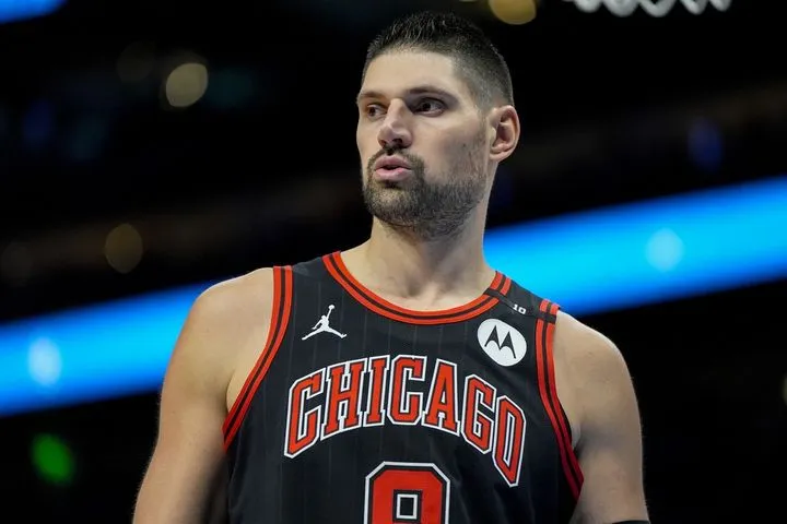 Οι Μπουλς θα κρατήσουν τον Βούτσεβιτς και θα τον εκμεταλλευτούν για πιθανό trade, σύμφωνα με Αμερικανό δημοσιογράφο