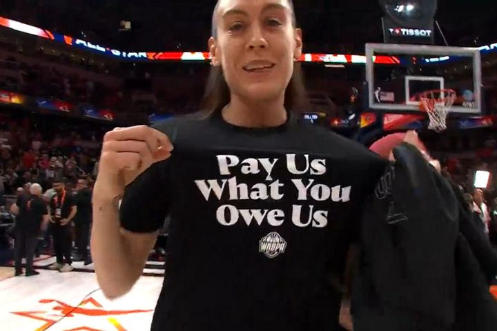 WNBA: Η ξεκάθαρη διαμαρτυρία στο All-Star Game με μπλούζες “πληρώστε μας ό,τι μας χρωστάτε”