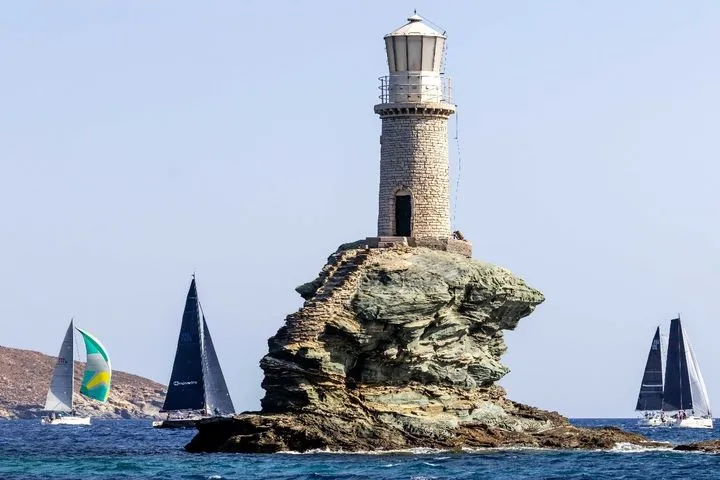 58ος Eurobank Διεθνής Ιστιοπλοϊκός Αγώνας Άνδρου: Με «μπαλόνια» και εντυπωσιακό θέαμα η παράκτια ιστιοδρομία