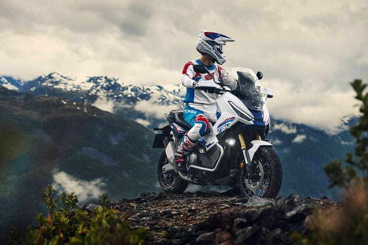 Νέα χρώματα για τα Honda Forza 750 και X-ADV στα μοντέλα του 2026