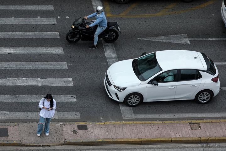 Αυστηρότητα και αποτελεσματικότητα από την Τροχαία- Οι έλεγχοι αλκοτέστ και κράνους στην Ελλάδα το 2025