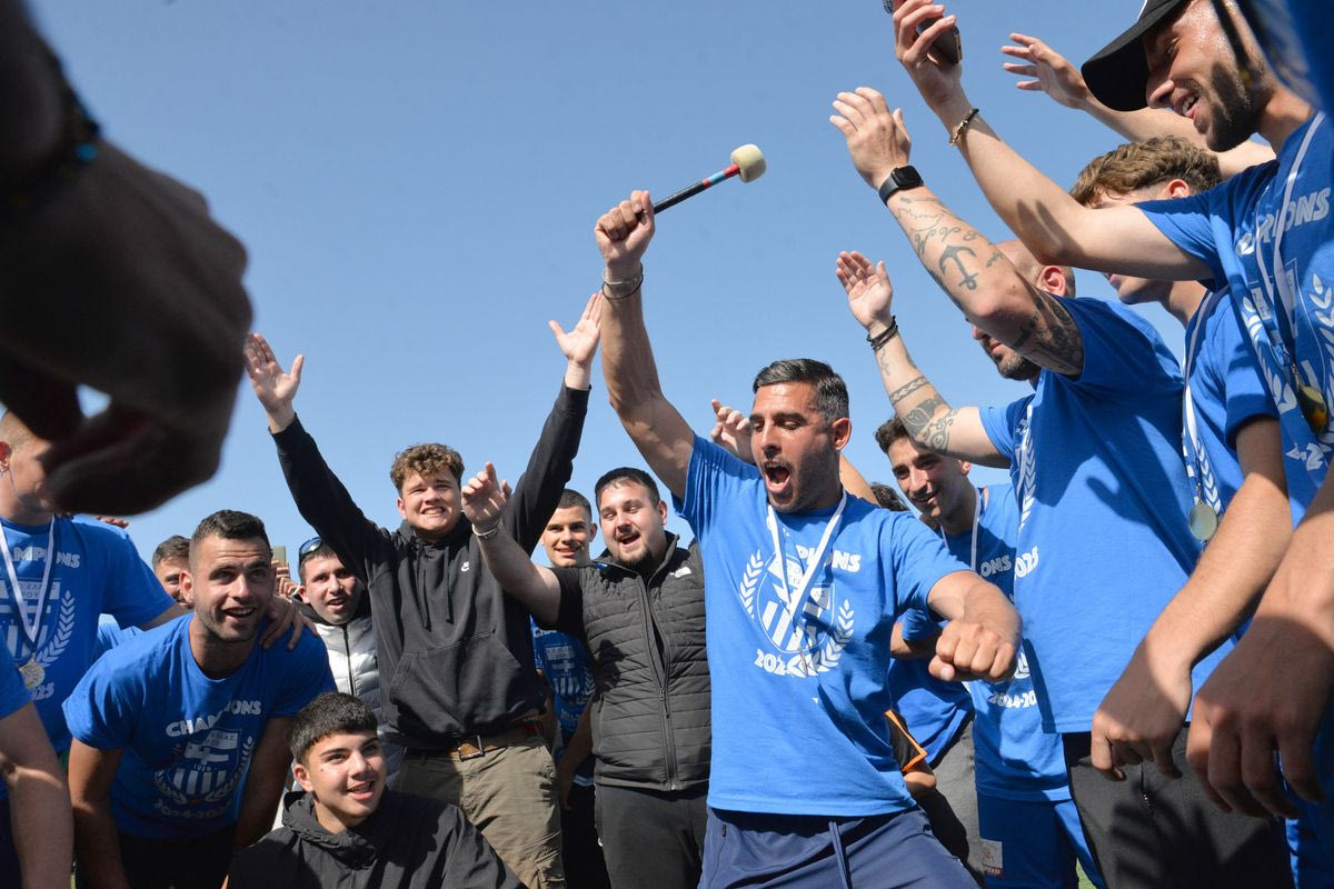 Στιγμές από την άνοδο της Ελλάς Σύρου