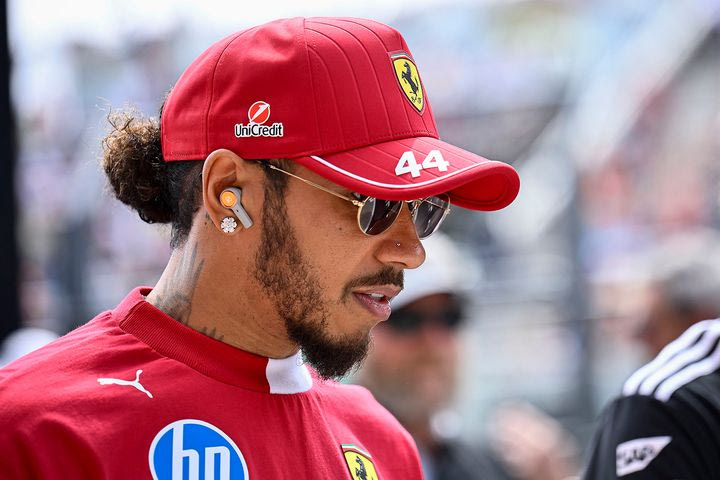 Πώς σχολίασε ο Χάμιλτον τα σκληρά του λόγια: “Συμβαίνουν πολλά στο παρασκήνιο που δεν είναι σπουδαία”