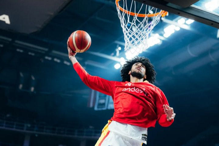 Ρεάλ Μαδρίτης: Οι μερένχες κάνουν δικό τους το 20χρονο σούπερ ταλέντο Ιθάν Αλμάνθα