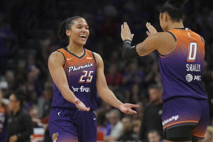 WNBA: Στους τελικούς το Φοίνιξ, ισοφάρισε η Ιντιάνα