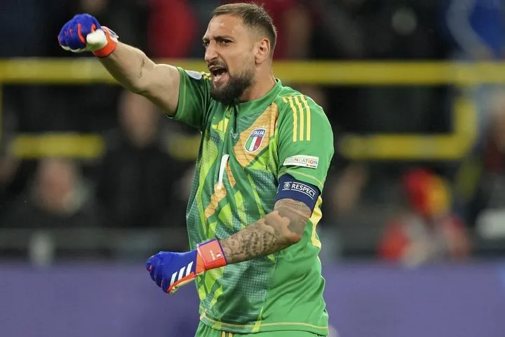 FIFA The Best 2025: Ο Ντοναρούμα καλύτερος τερματοφύλακας, η Χάμπτον στις γυναίκες