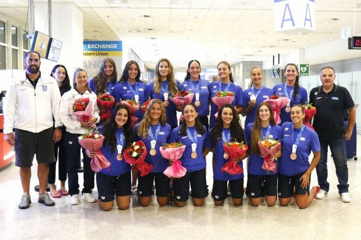 Εθνική Νέων πόλο γυναικών: Θερμή υποδοχή για τα κορίτσια με τα χάλκινα παγκόσμια μετάλλια