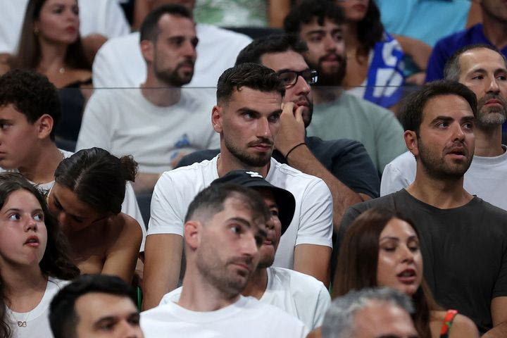 Ο Σίμος Μήτογλου βρέθηκε στο ΟΑΚΑ και παρακολούθησε τον αδερφό του Ντίνο στο φιλικό Ελλάδα-Γαλλία