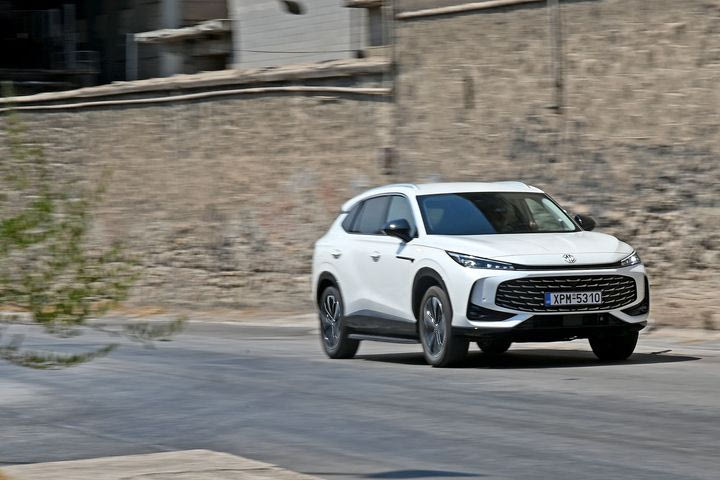 Πρώτη δοκιμή του plug-in υβριδικού MG ΕHS, του οικογενειακού SUV που γυρίζει τη σελίδα της μεγάλης κατηγορίας