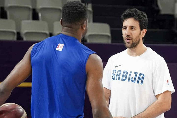 Εθνική Ελλάδας: VIDEO και φωτογραφίες από την πρώτη προπόνηση στη Λεμεσό και το τετ α τετ Θανάση Αντετοκούνμπο – Βασίλιε Μίτσιτς