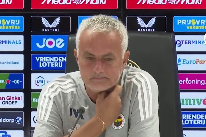 Ο Μουρίνιο δάκρυσε σε συνέντευξη Τύπου, μιλώντας για τον θάνατο του Ζόρζε Κόστα