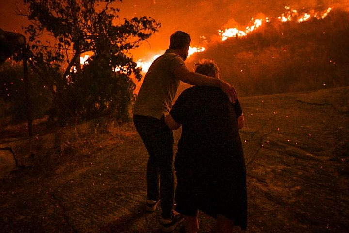 Ανεξέλεγκτη η φωτιά στην Αρχαία Ολυμπία, απειλούνται σπίτια