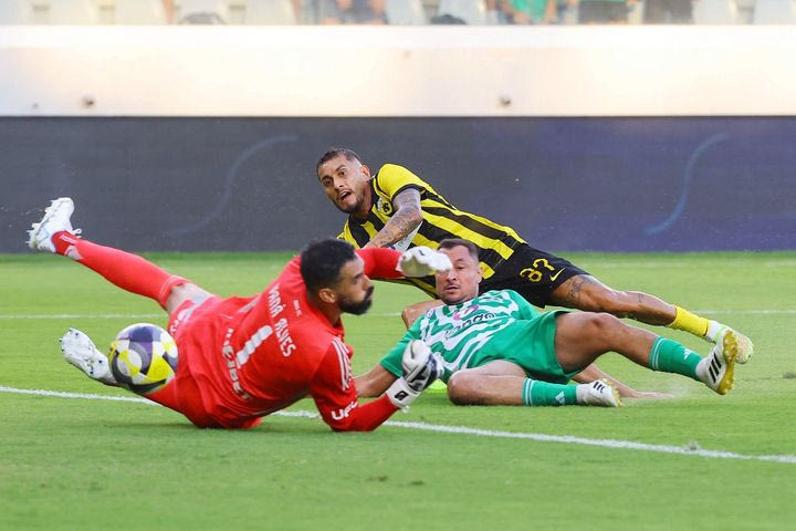 Εκπληκτική ασίστ Μάνταλου στον Περέιρα για το προβάδισμα της ΑΕΚ στην Κύπρο