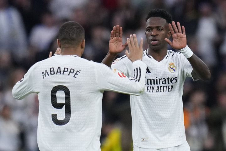 Ρεάλ: Η La Liga κατήγγειλε ρατσιστική επίθεση σε Εμπαπέ και Βινίσιους