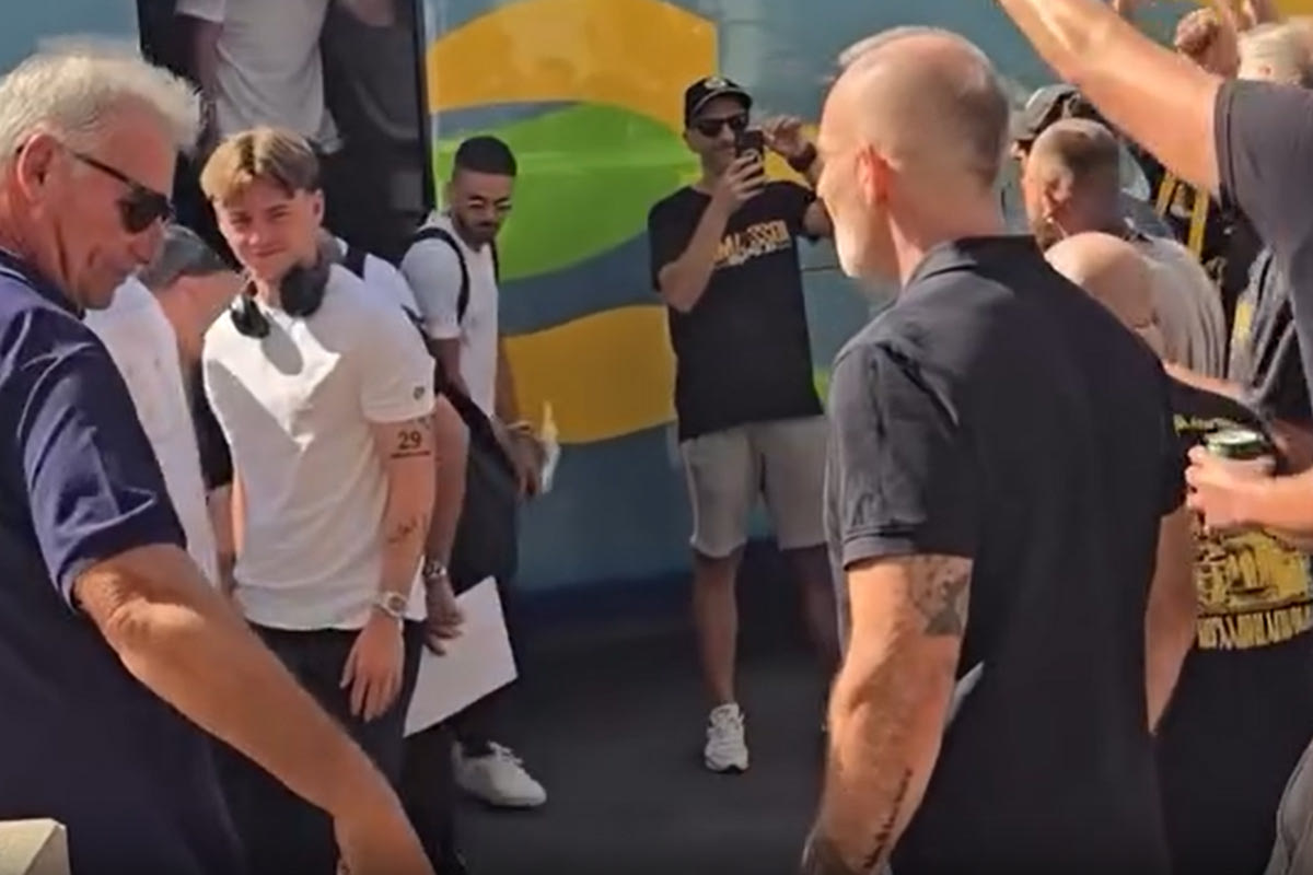 H υποδοχή των παικτών της ΑΕΚ