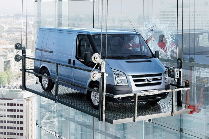 To άλμπουμ των φωτογραφιών από την ιστορία του θρυλικού επαγγελματικού Ford Transit