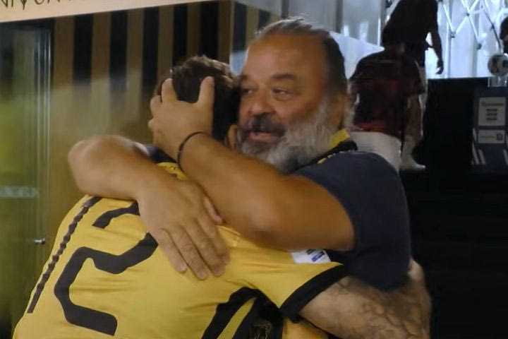ΑΕΚ: Οι “ντόπες” του Ηλιόπουλου στους παίκτες της Ένωσης και η αποθέωση των φιλάθλων μετά το τέλος του αγώνα κόντρα στον Πανσερραϊκό
