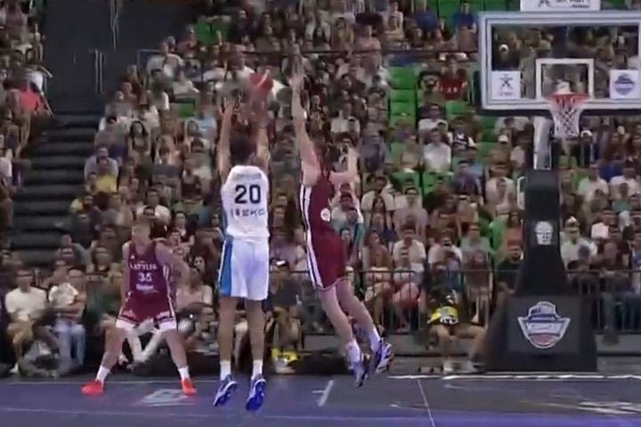 Άχαστος ο Σαμοντούροβ από το τρίποντο στην τέταρτη περίοδο